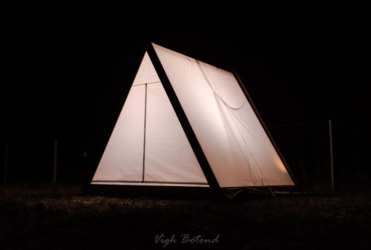 بوداكالاز Lupa Tent المظهر الخارجي الصورة