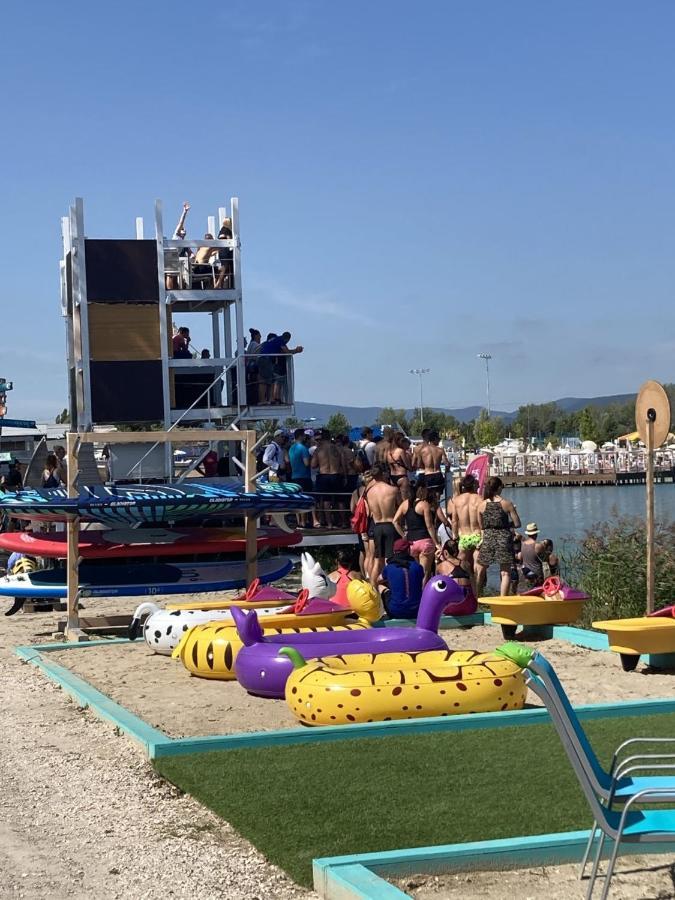 بوداكالاز Lupa Tent المظهر الخارجي الصورة